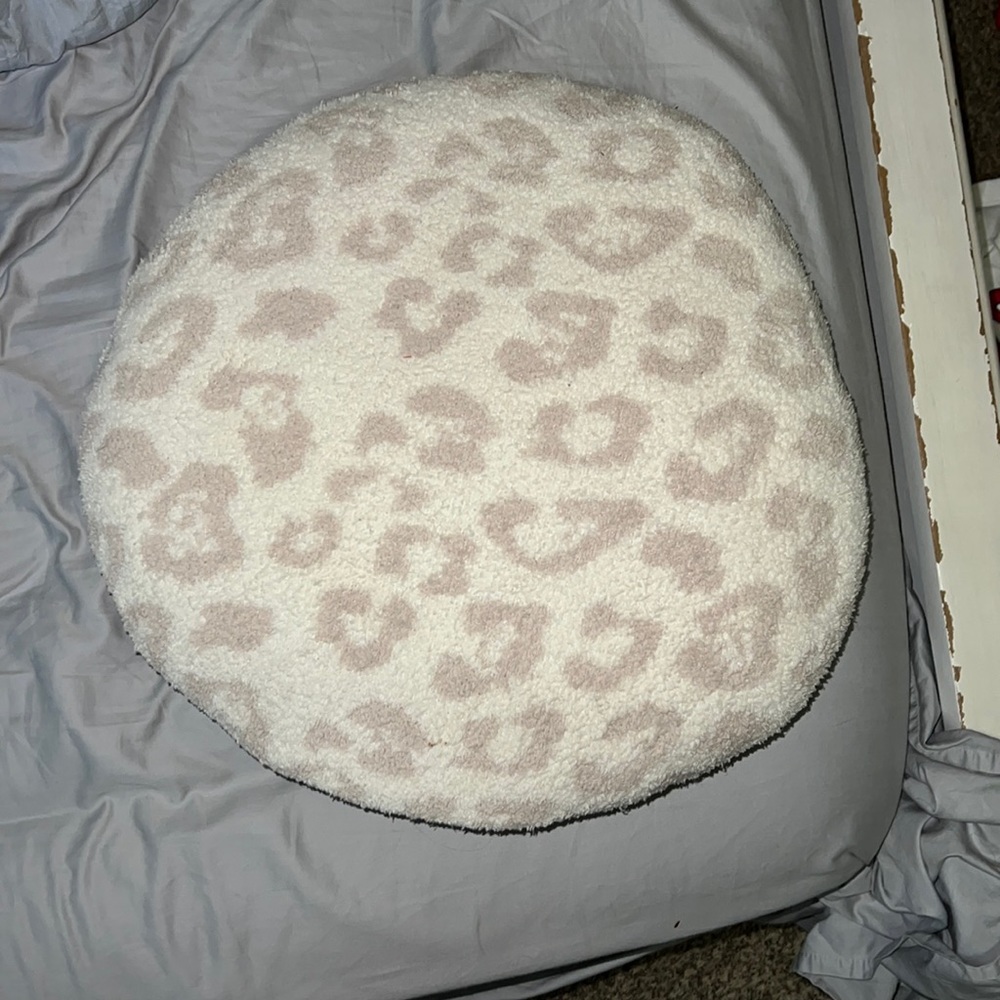 Barefoot Dreams cheetah print circle throw pillow small hole on one side